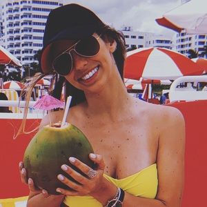 Meet your Posher, Alexandra